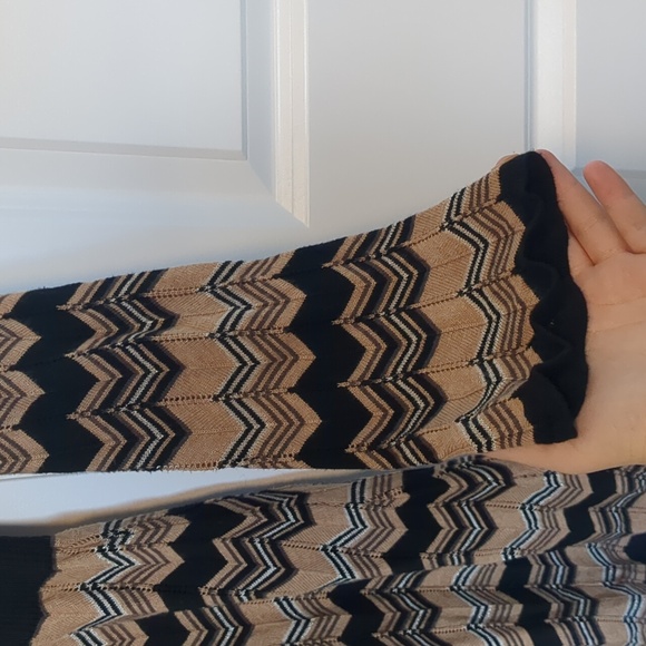 Retro-Style Sweater Dress - Picture 2 of 5